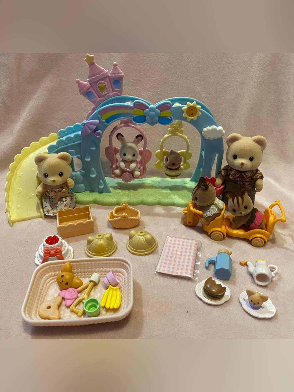 Sylvanian Families/Calico Critters Nursery Swing Set, Accesories & 6 Critters